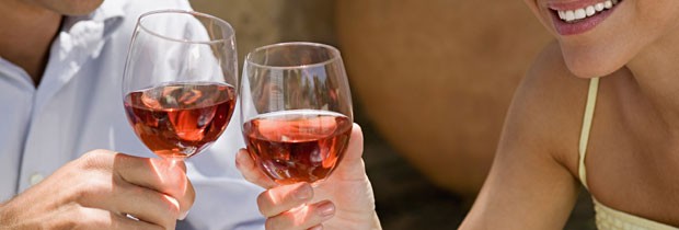 A quantidade de vinho que não faz mal à saúde é de apenas uma tacinha por dia (Foto: Think Stock)