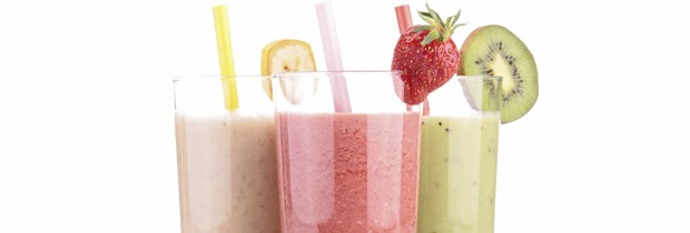 Smoothies podem ser uma boa maneira de consumir ingredientes saudáveis, mas também de ingerir uma carga extra de calorias. (Foto: Think Stock)