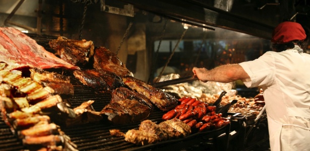 Pessoas que comem carne vermelha regularmente devem consumir menos de 500g por semana